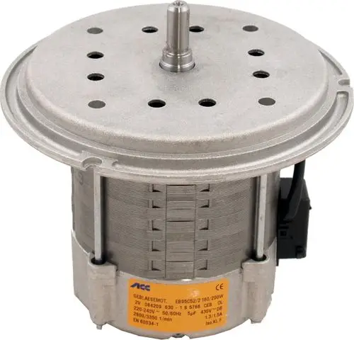 Elektromotor mit Kondensator, gefertigt von Wolf, in metallischer Ausführung. Sichtbare Anschlussklemmen und Beschriftung auf der Seite.